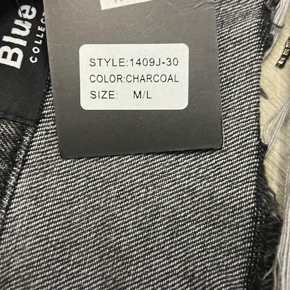 a new jacket just bought but doesn’t fit me really cute for a football game. - Picture 5 of 5